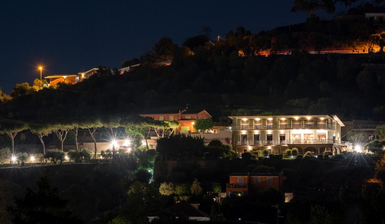 Villa Lea Imperia Buitenkant foto