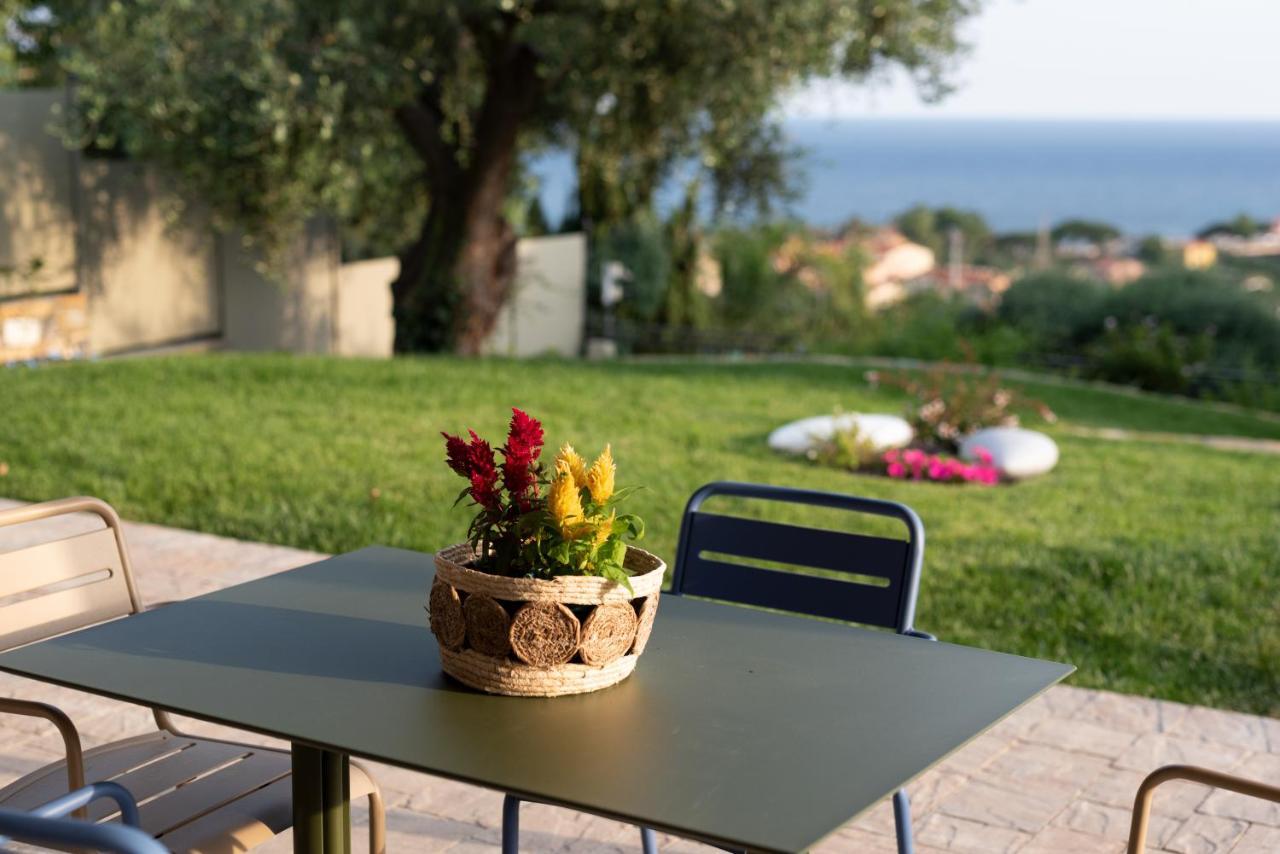Villa Lea Imperia Buitenkant foto