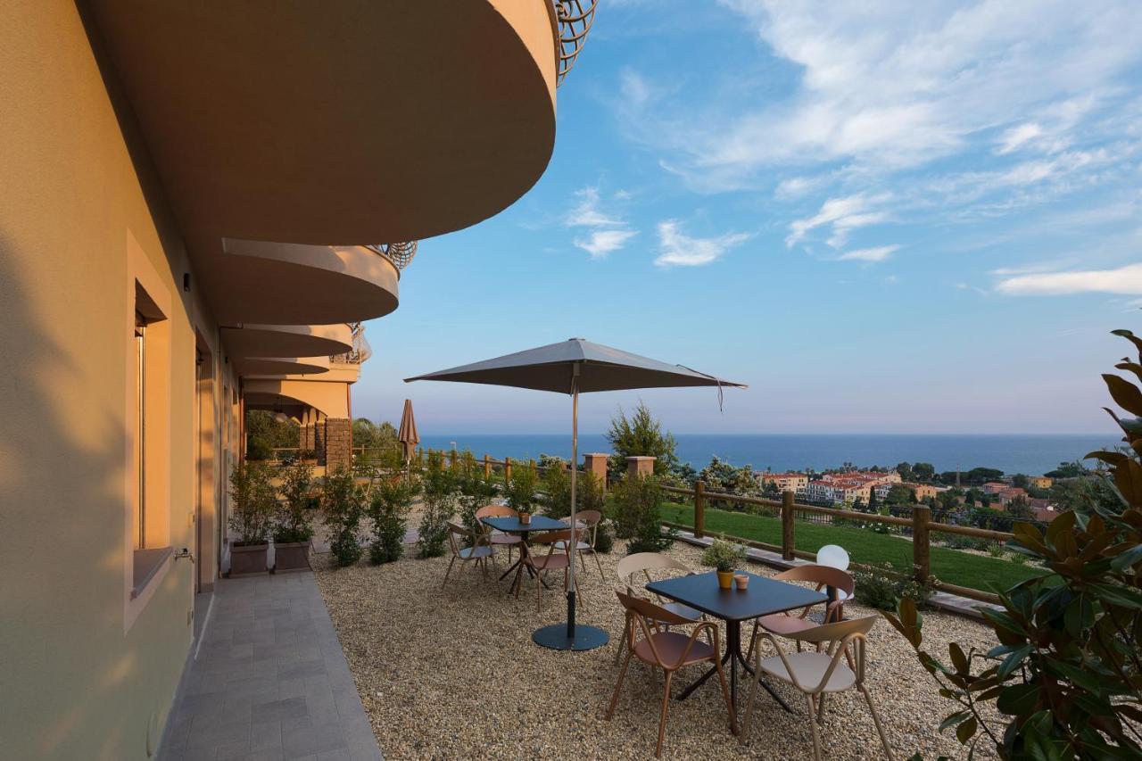 Villa Lea Imperia Buitenkant foto
